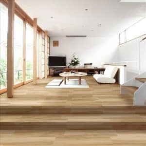 Imagen de ambiente de suelo de gres imitación madera modelo Alpina Miel